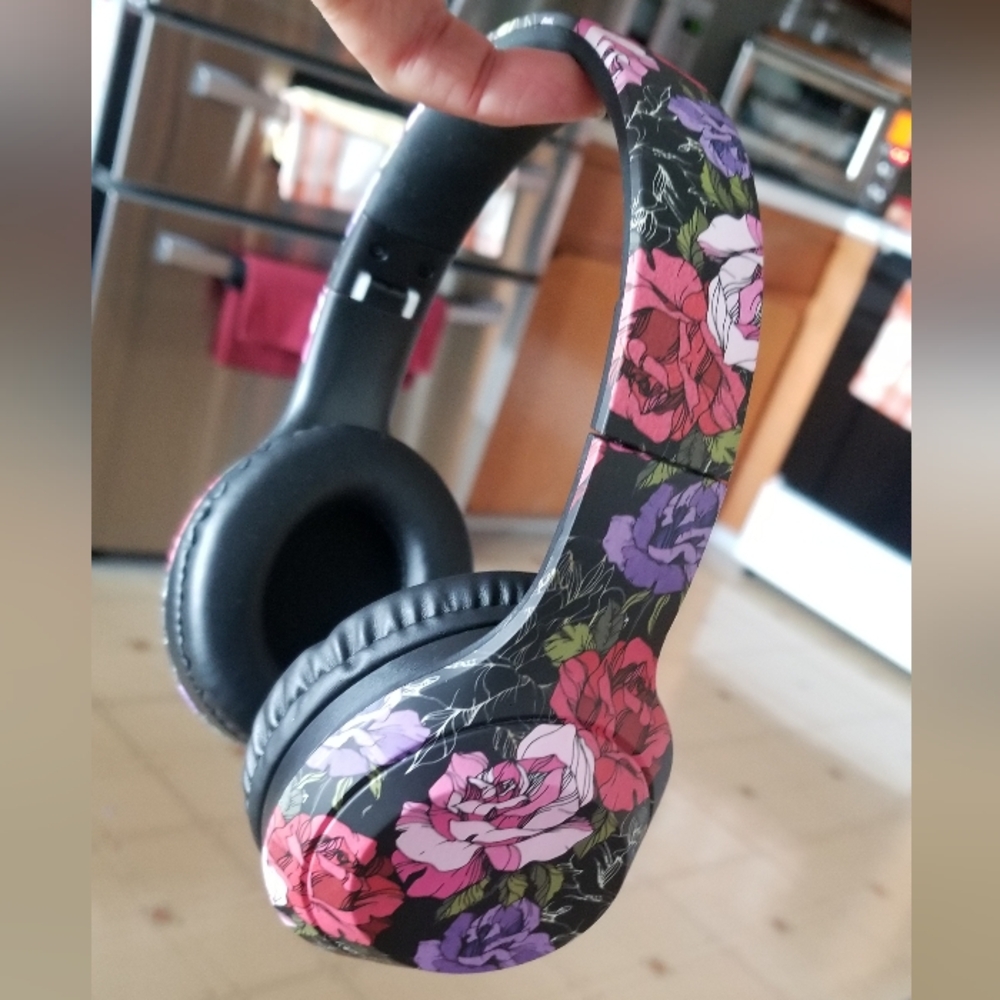 Floral Wireless Headphones With Built In Microphone New In Box